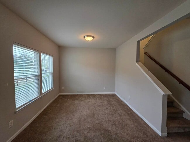 Building Photo - Charming 4 Bed • 2½ Bath Home in The Farm ...