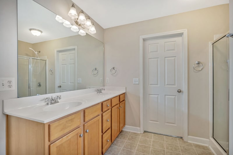 Building Photo - 2212 Wolford Cir