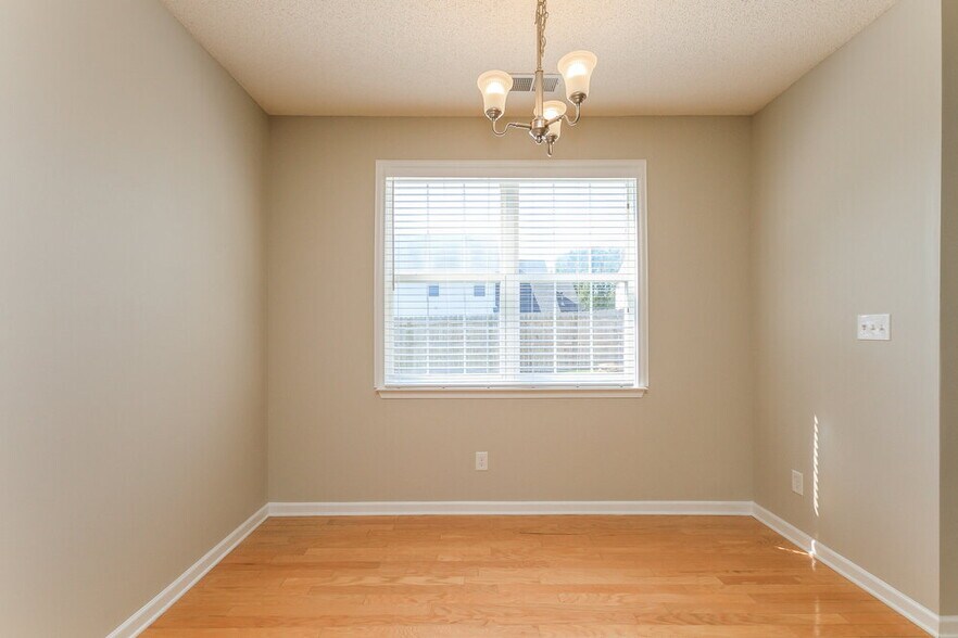 Building Photo - 5811 Briggs Dr