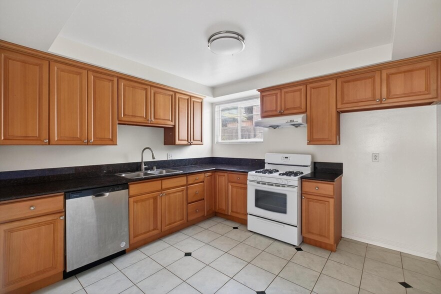 Building Photo - 25218 Loytan St