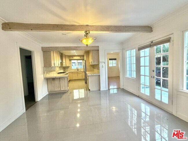 Building Photo - 2701 S Harcourt Ave