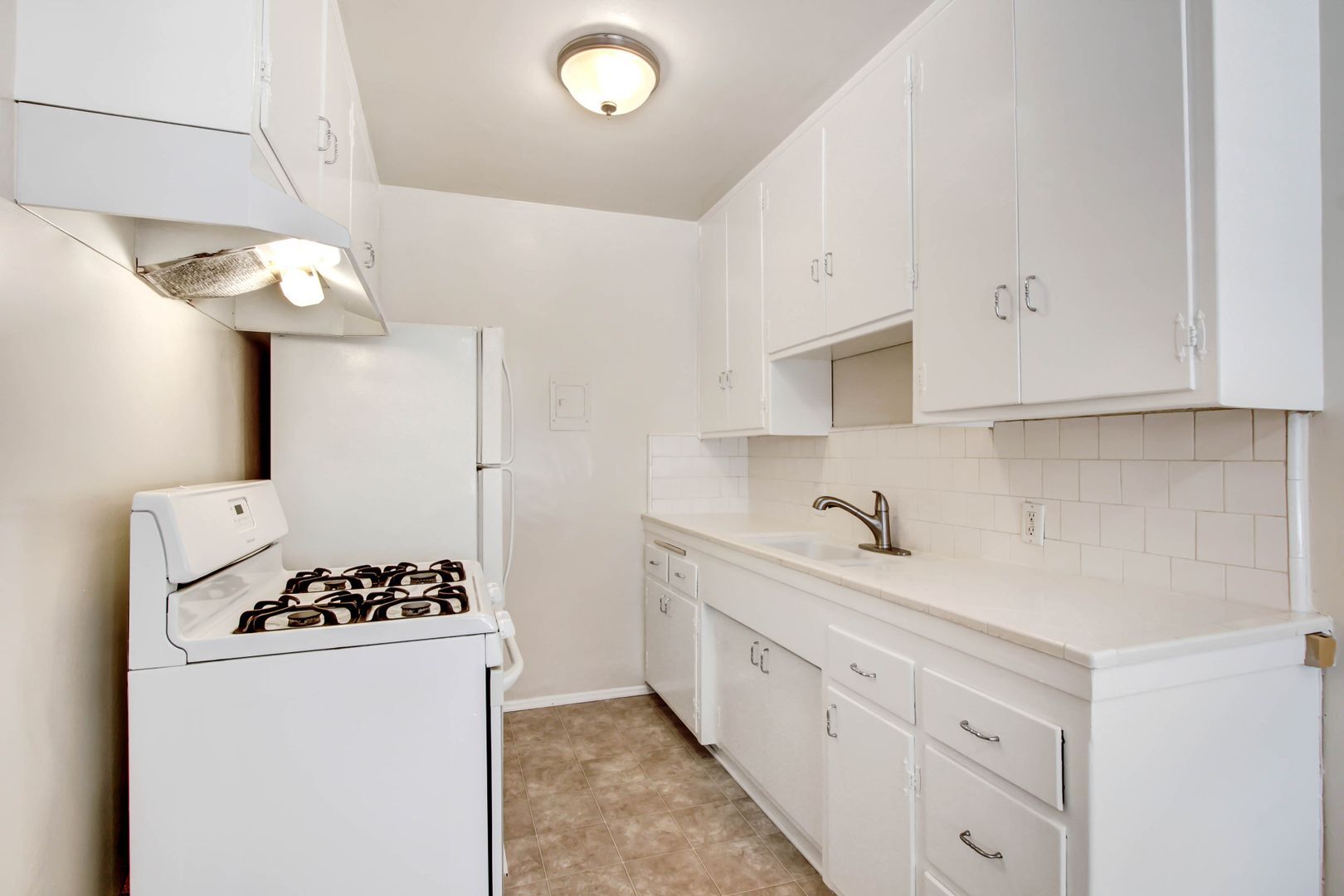 Building Photo - 2015-2019 4th Street in Santa Monica - steps to Main St. and the beach!