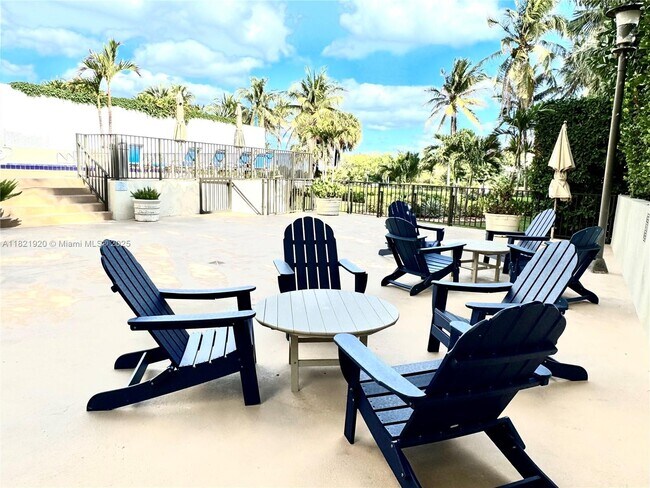 Primary Photo - 1621 Collins Ave