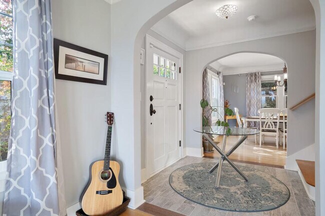 Building Photo - 1514 Bigelow Ave N