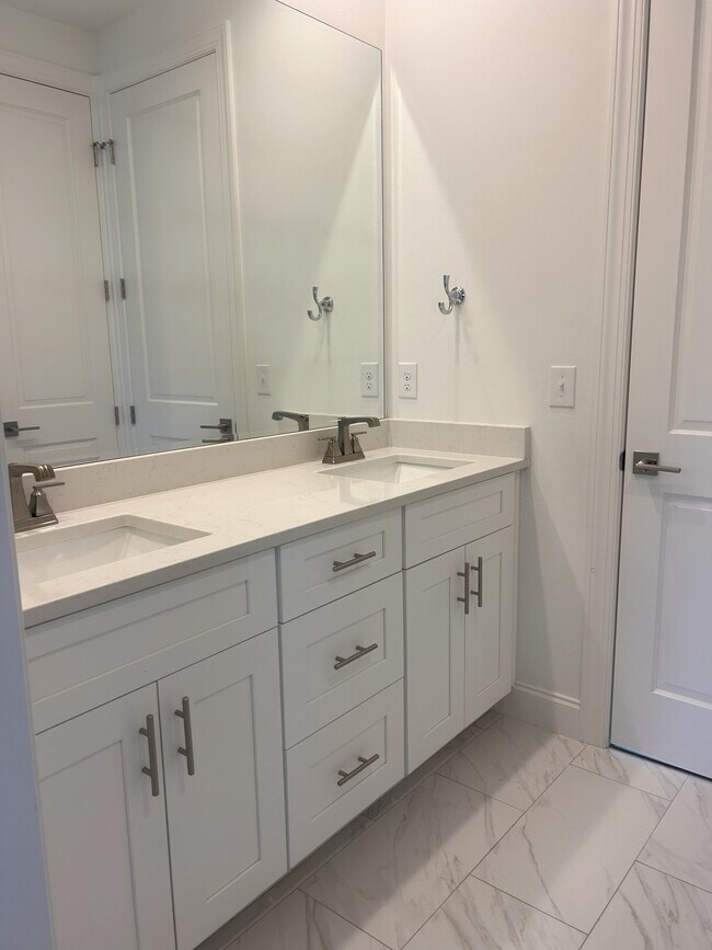 Building Photo - 14 Conifer Ct