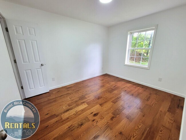 Building Photo - 427 Sugarloaf Rd