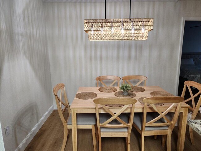 Building Photo - 8926 Manor Loop