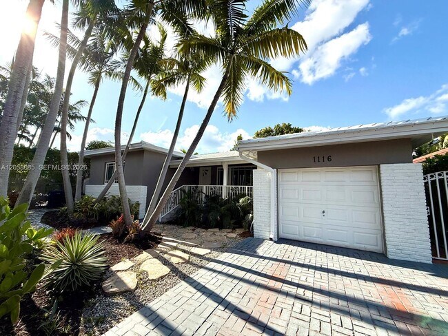 Building Photo - 1116 Biarritz Dr