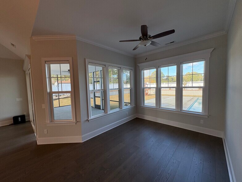 Building Photo - 729 Windemere Rd