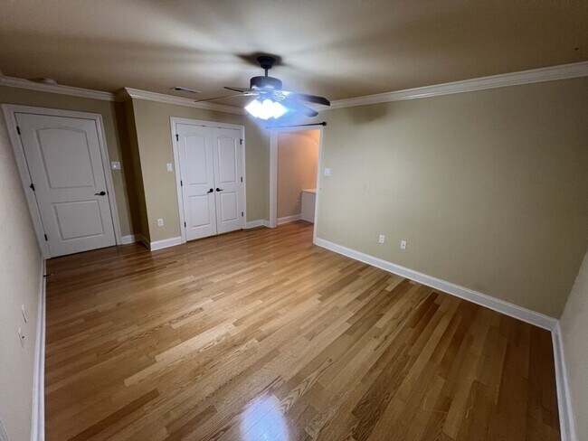 Building Photo - Elegant Two-Story Home with Outdoor Kitchen in Desirable Shadows Lake