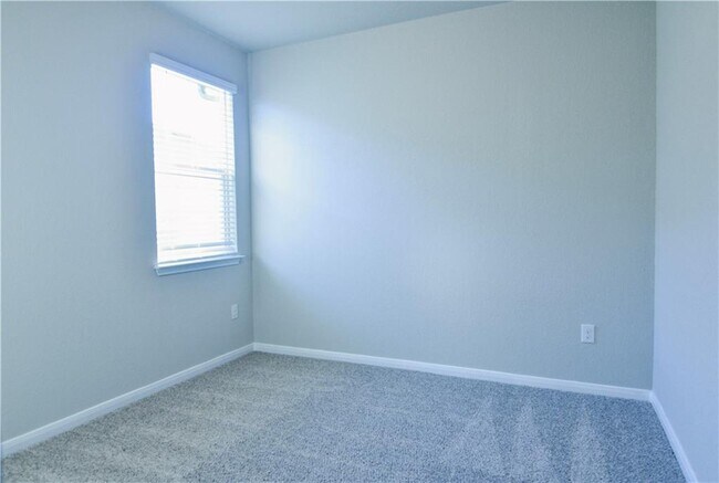 Building Photo - 117 Rochester Ln