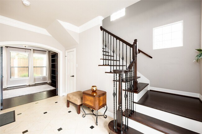 Building Photo - 5513 Livorno Way