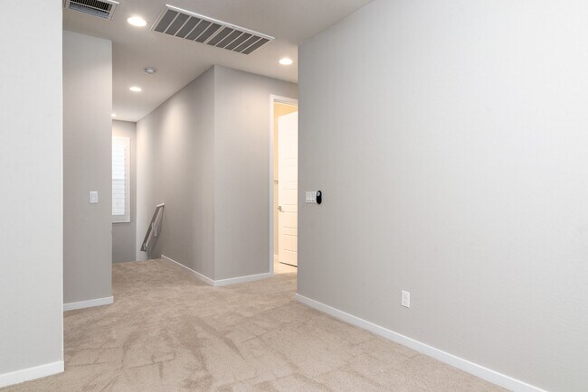 Upstairs Loft - 901 S Smith Rd