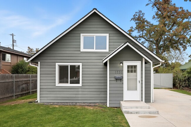 Primary Photo - 1731 E Sanson Ave