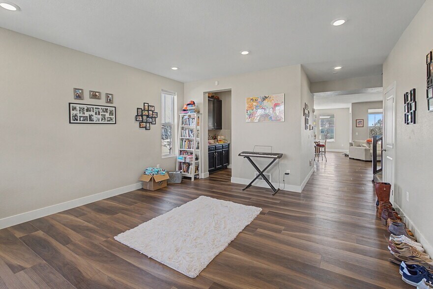 Building Photo - 2102 Summerlin Ln