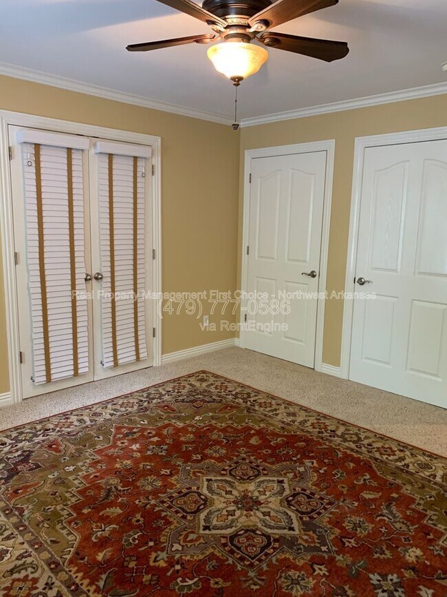 Building Photo - 300 Genesis Dr