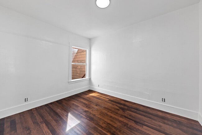 Building Photo - 318 Harriet St