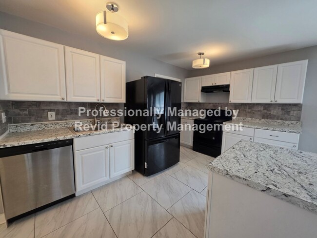 Building Photo - 3 Bed 1.5 Bathroom Home!!!!