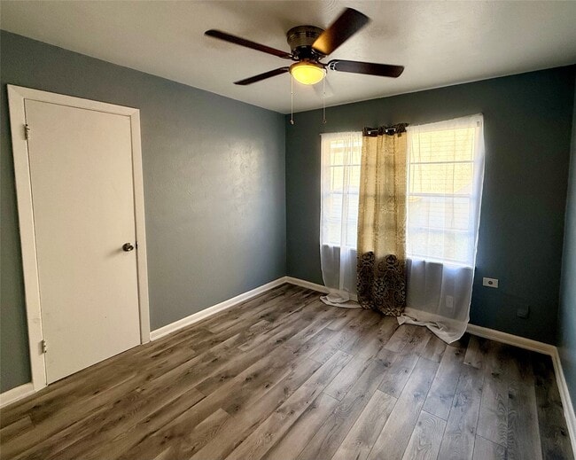 Building Photo - 411 Elaine St