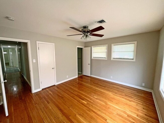 Building Photo - 701 Gardenia Ln