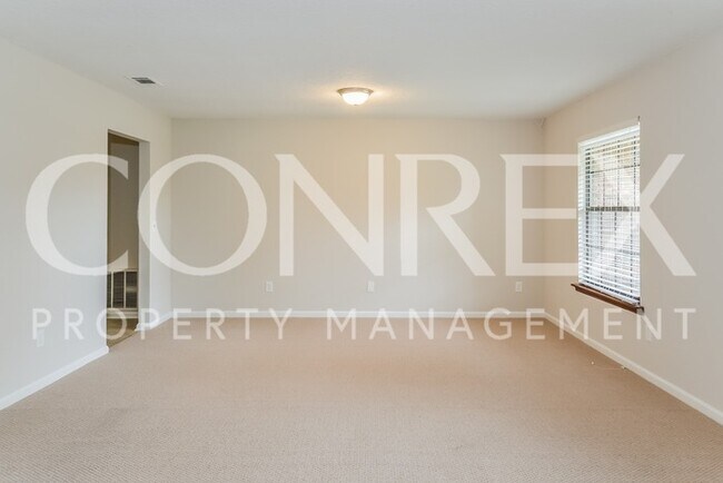 Building Photo - Adorable 4 Bedroom with TONS of Updates