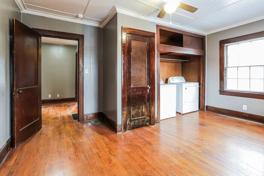 Building Photo - 3502 Lansing Ave