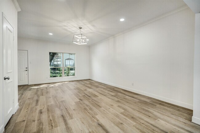 Building Photo - 14715 Barryknoll Ln