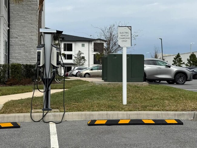 Building Photo - 12630 Dream Fls Cir