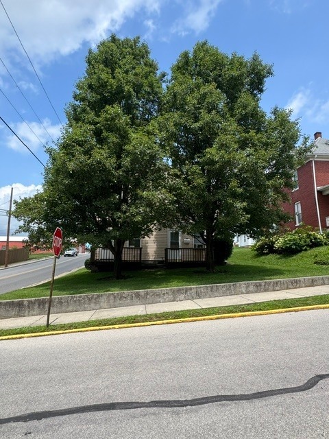 Building Photo - Newly Remodeled unit in Duplex