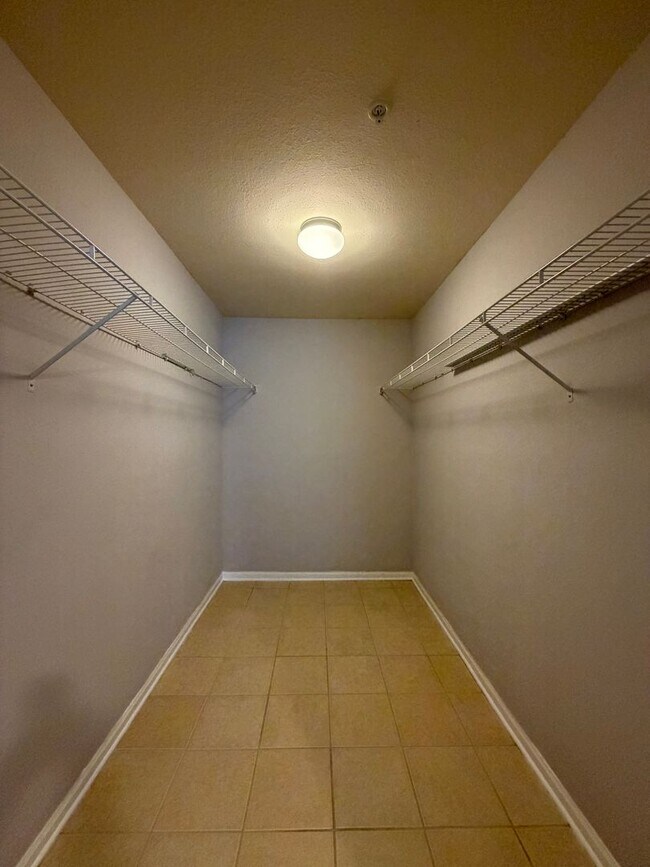 Building Photo - Newly Upgraded and Spacious 2B/2B Unfurnished Condo near Beach in Destin!