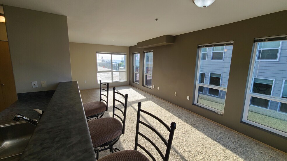 Building Photo - 2824 Grand Ave