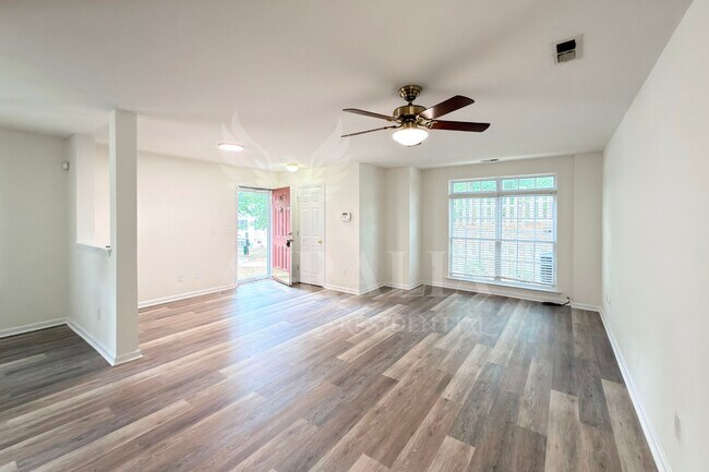 Building Photo - 3021 Barrymore St