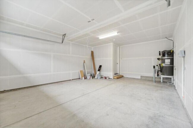 Building Photo - 3 bedroom in Bonney Lake WA 98391