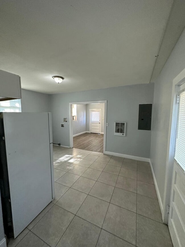 Building Photo - Fully Renovated 2/1-Single Family  Available for Immediate Rent!