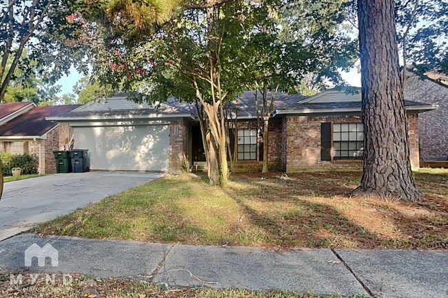 Building Photo - 225 Bedford Ln