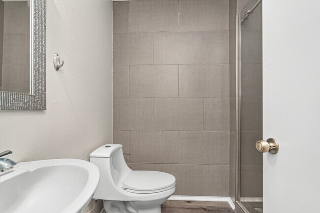 Building Photo - 15906 Colton Well