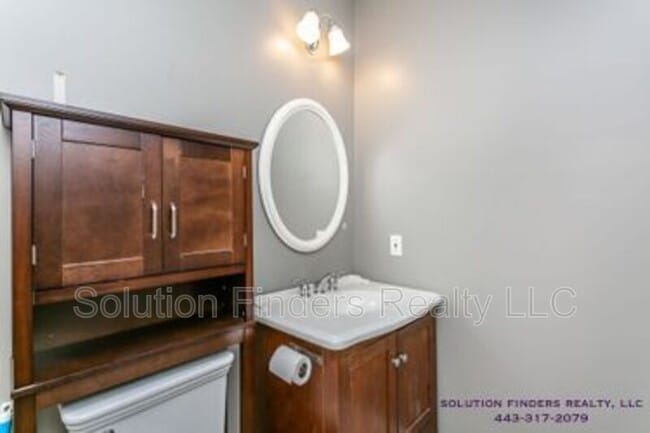 Building Photo - 3403 Hudson St