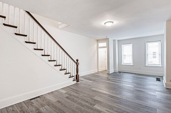 Building Photo - 3 bedroom, 1 bath updated home in The City of Wilmington