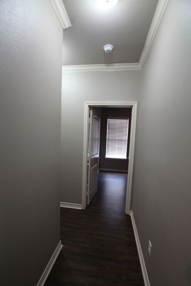 Building Photo - Beautiful 3 Bedroom 2 Bath Home in Guinn E...