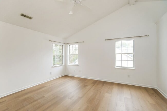 Building Photo - Stunning 3-bedroom, 2.5-bathroom home located in desirable Mt. Pleasant, SC