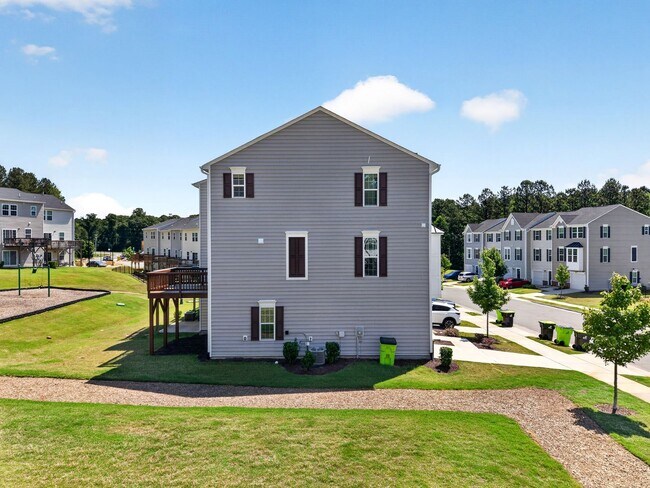 Building Photo - 1232 Lizer Rd