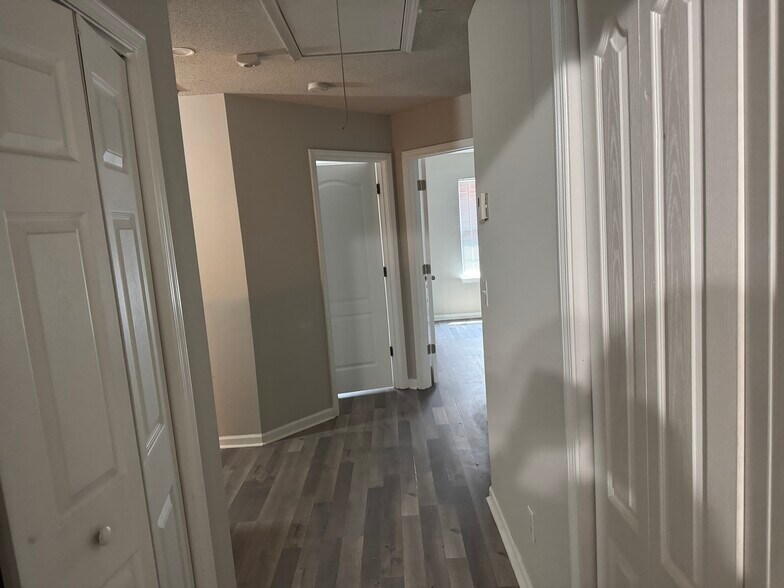 Building Photo - 165 Shenandoah Dr
