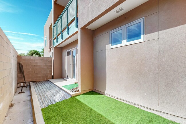 Building Photo - 4204 Vida Verde Ln NE