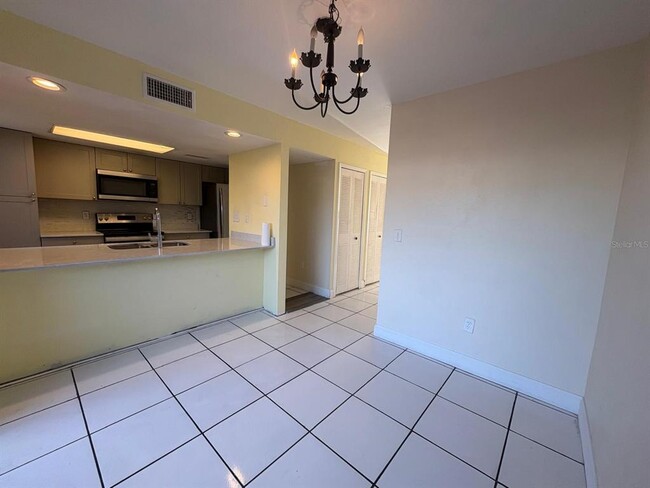 Building Photo - 4033 Henley Rd