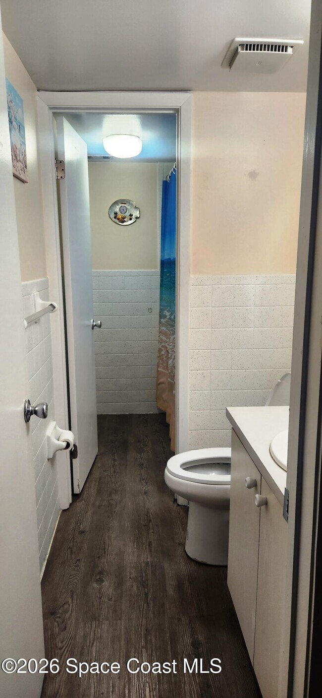 Building Photo - 520 Palm Springs Blvd