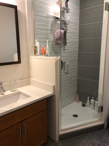 Building Photo - 20 Delle Ave