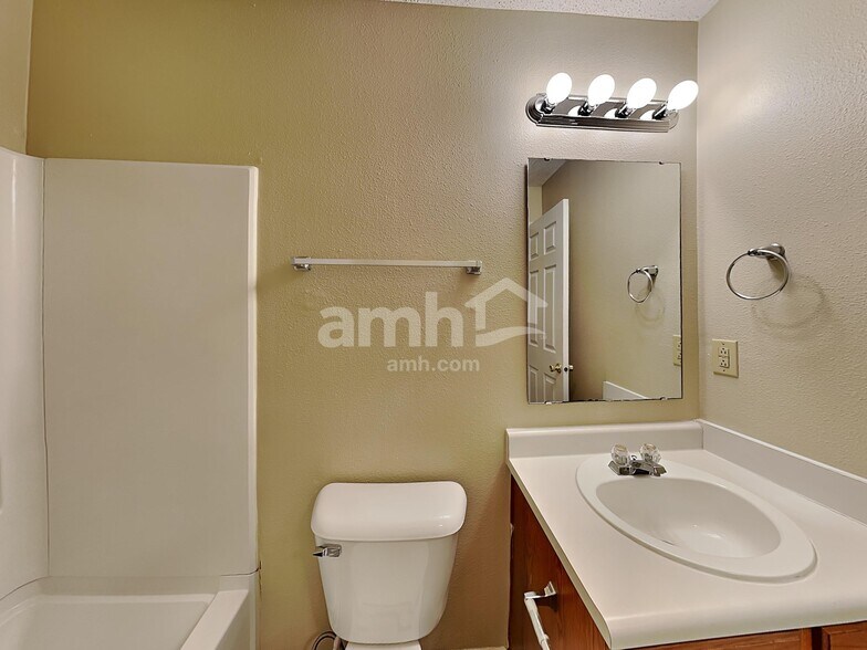 Building Photo - 6503 W Philadelphia Dr