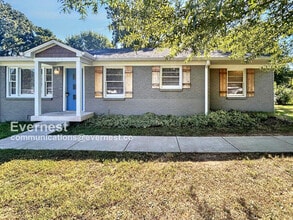 Building Photo - 1029 Edgewood Dr