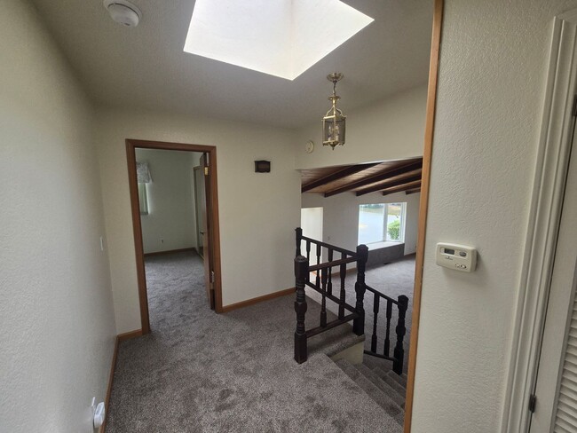 Building Photo - Spacious 3BD/2.5B Arcata home boasts farml...