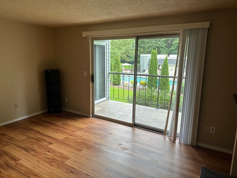 Building Photo - 4641 W Lake Sammamish Pky SE